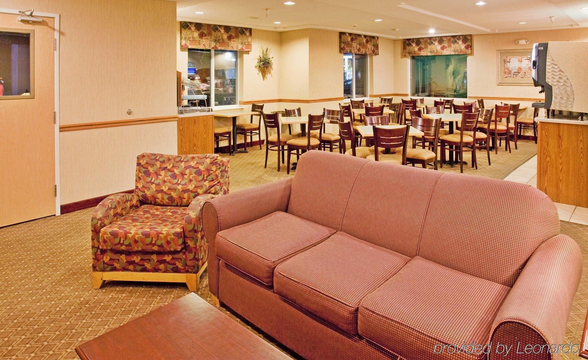 Baymont By Wyndham Fulton Hotel Buitenkant foto
