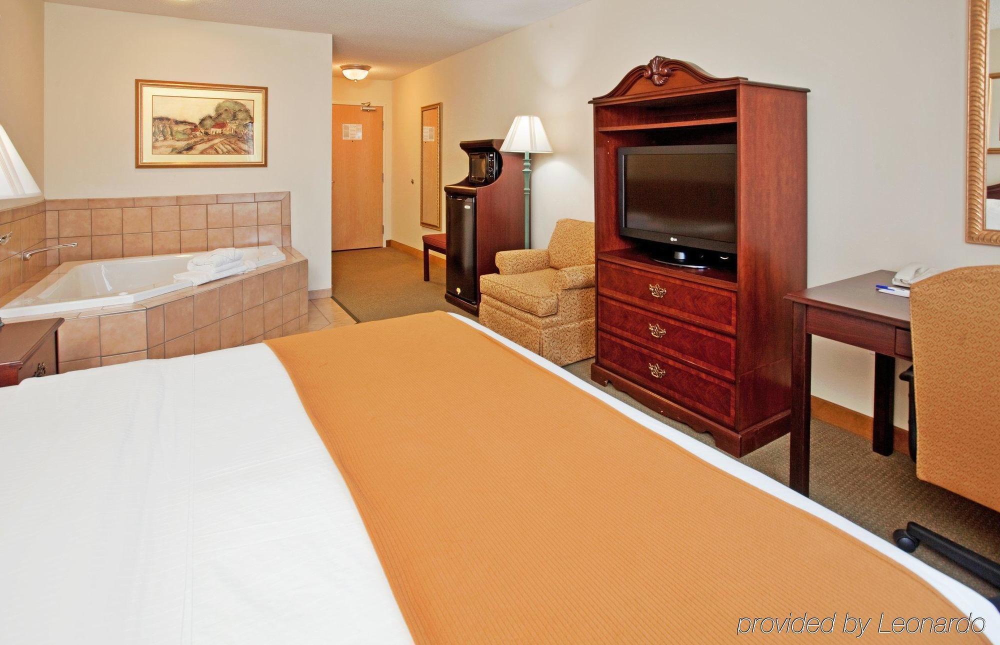 Baymont By Wyndham Fulton Hotel Buitenkant foto