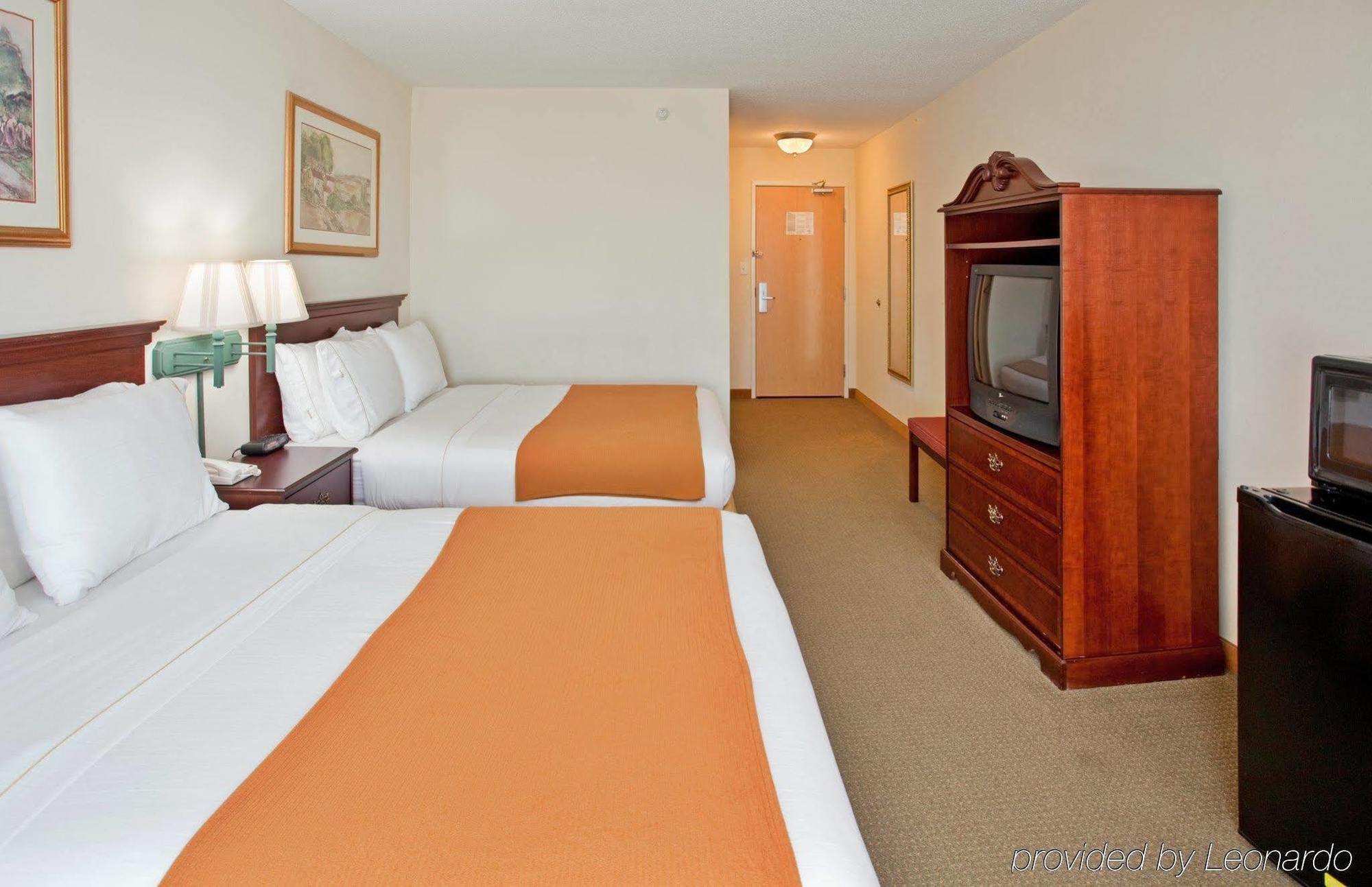 Baymont By Wyndham Fulton Hotel Buitenkant foto